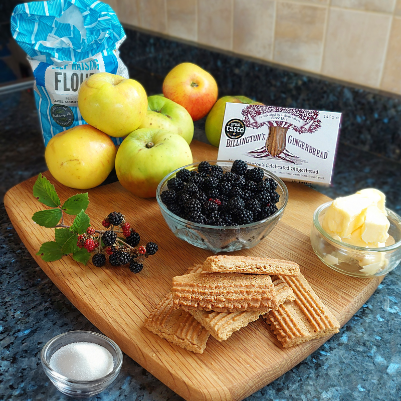 Billington's Gingerbread Apple and Blackberry Crumble ingredients